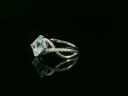 18k white gold ring with 1.24ct emerald-cut aquamarine & 0.12ct diamonds on straight and twisting split-shank – certificate included