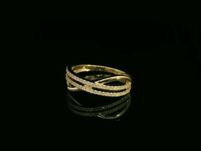 Diamond Overlap Band in 18K Yellow Gold –