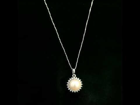 18K white gold pearl pendant with round diamond halo and 0.16 carat natural diamonds