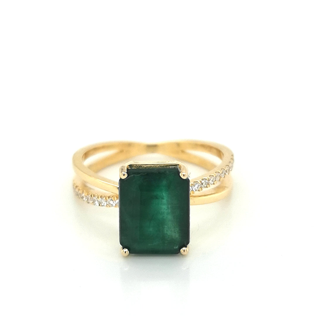 Emerald And Diamond Ring In 18k Yellow Gold.