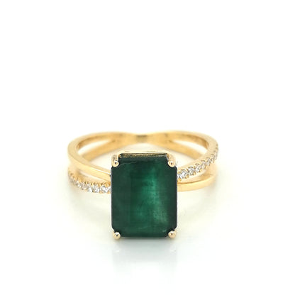 Emerald And Diamond Ring In 18k Yellow Gold.