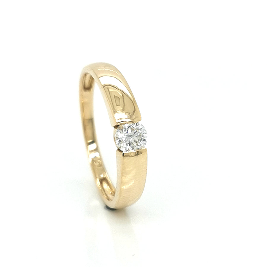 Wide Band Solitaire Diamond Ring In 18k Yellow Gold.