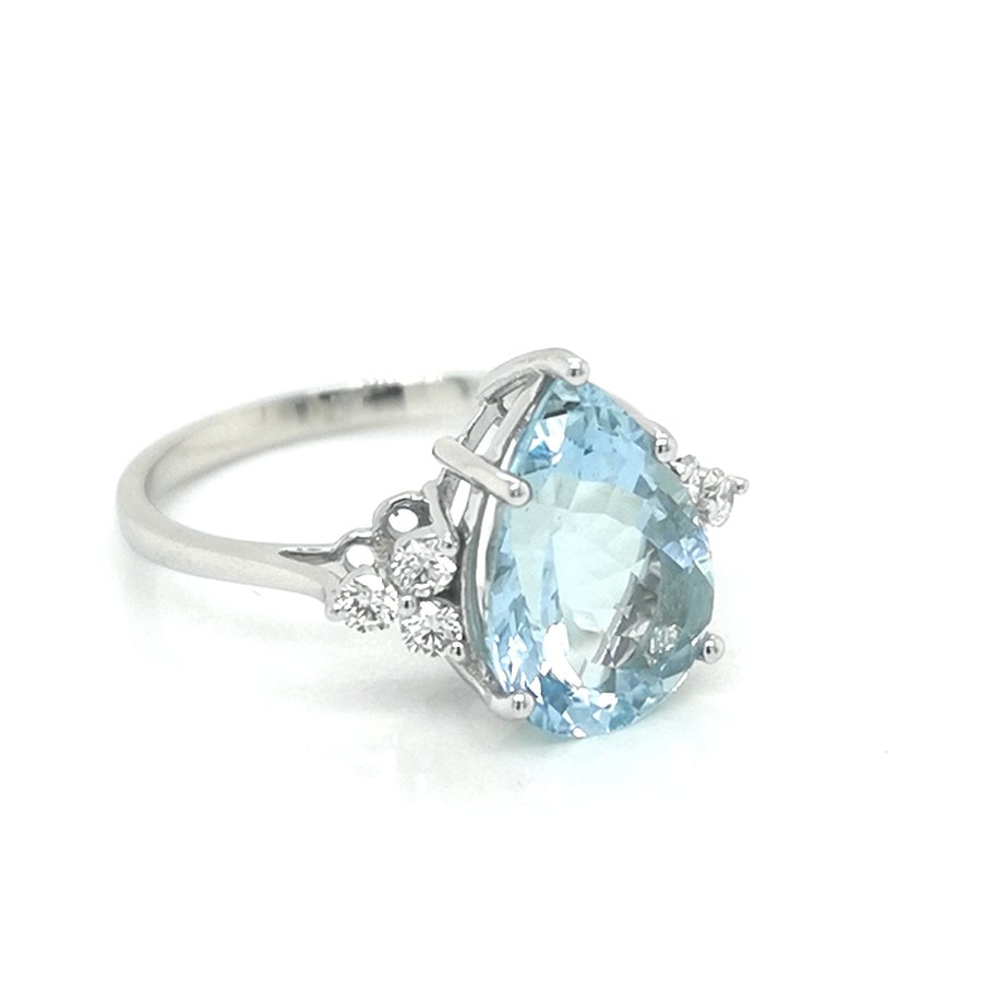 Aquamarine And Diamond Ring In 18k White Gold