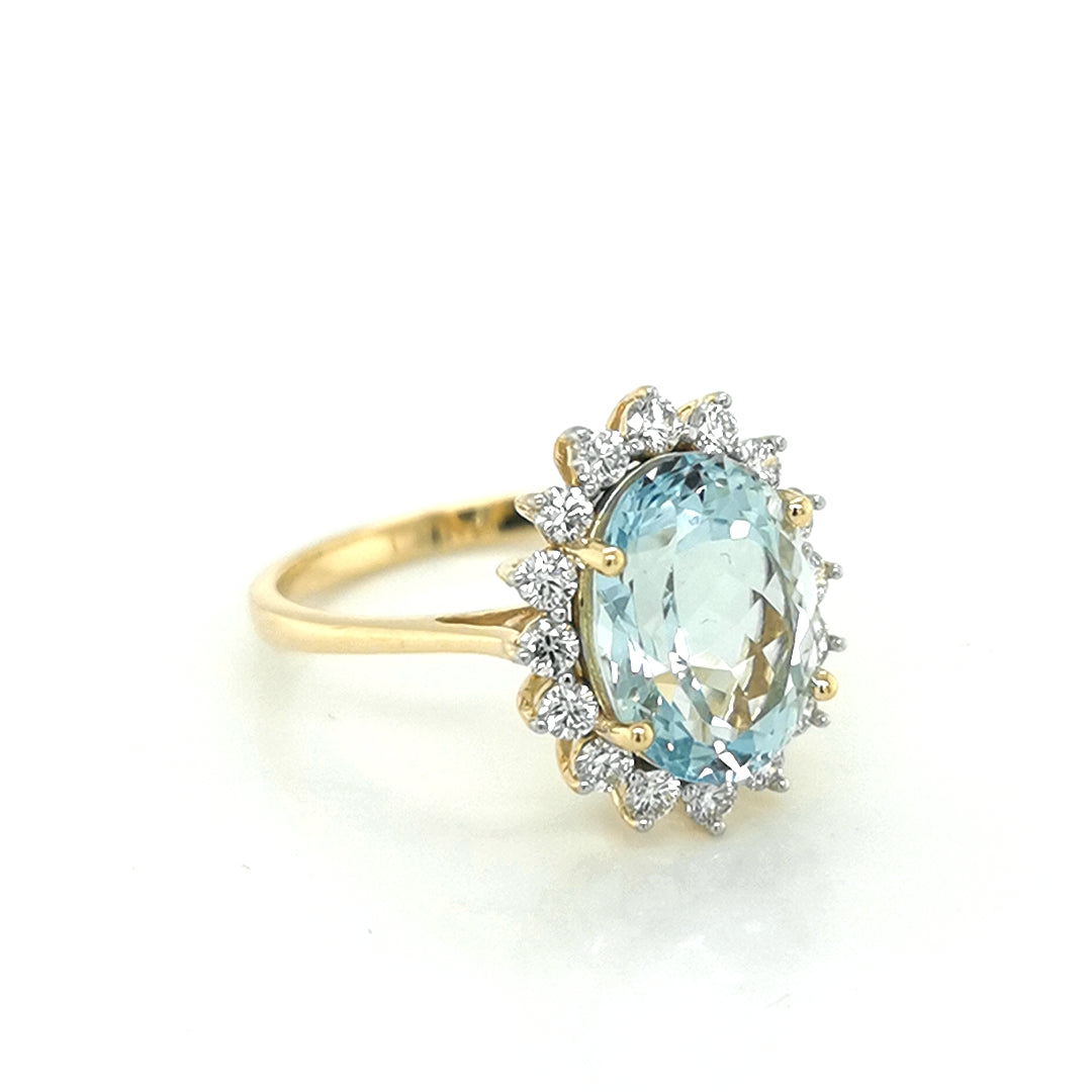 Aquamarine And Diamond Ring In 18k Yellow Gold.