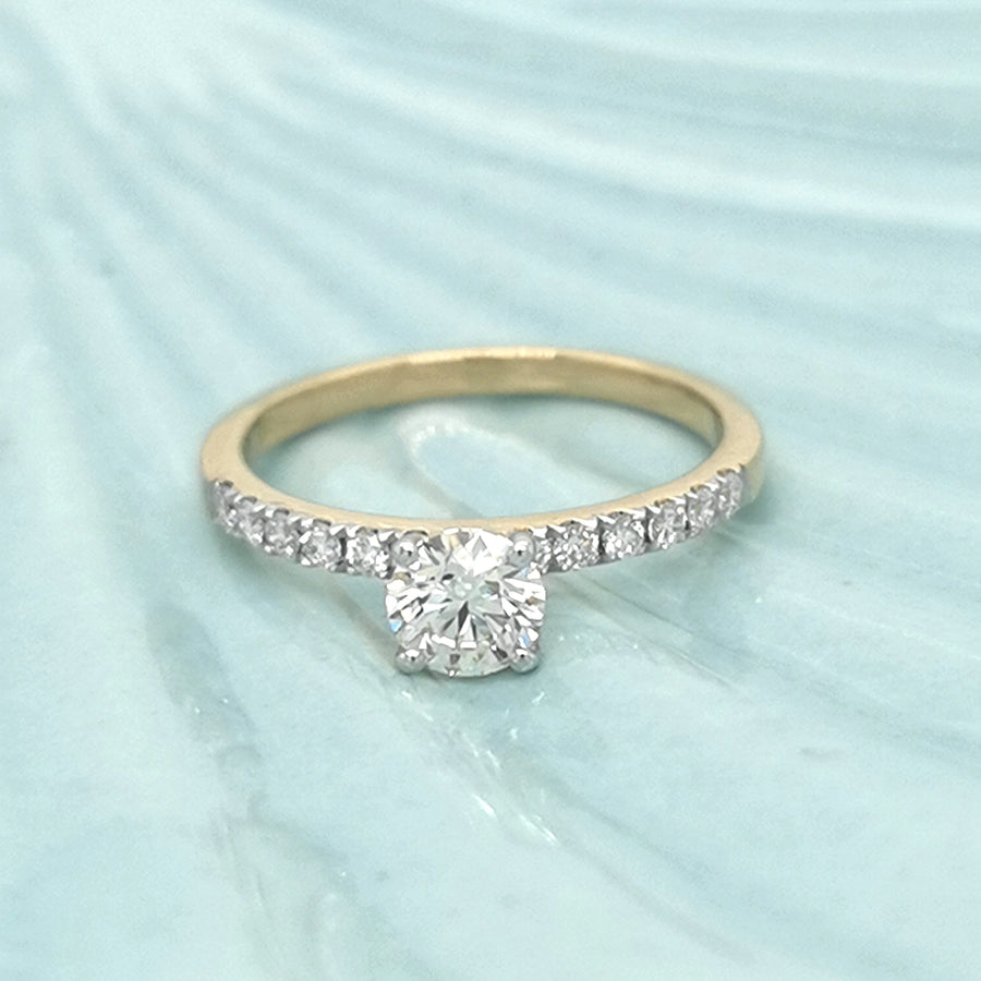 Solitaire Diamond Ring With Accent Diamonds In18k Yellow Gold.