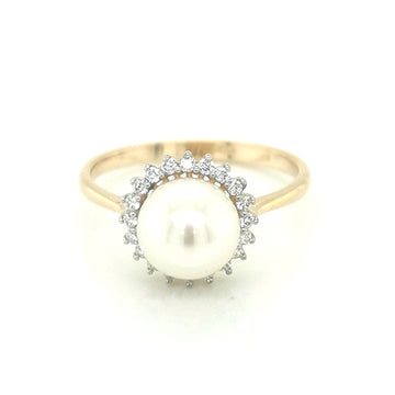 Fresh Water Pearl And Diamond Ring In 18k Yellow Gold.
