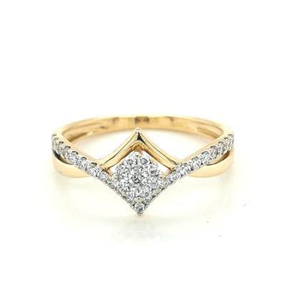 Edgy Interlocking Cluster Set Diamond Ring In 18k Yellow Gold.