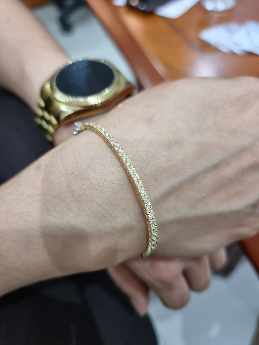 Diamond Bangle Crafted in 18K Yellow Gold.