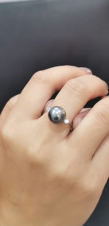 Tahiti Black Pearl Ring Crafted In 18K White Gold