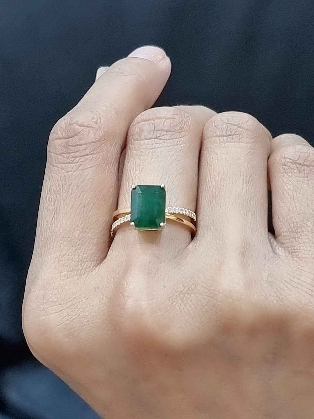 Emerald And Diamond Ring In 18k Yellow Gold.