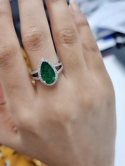 Emerald And Diamond Ring In 18k White Gold.