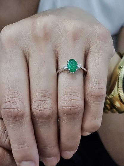 Emerald And diamond Ring In 18k White Gold.