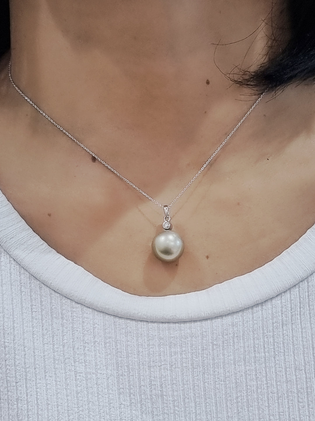 Pearl And Diamond Pendant In 18k White Gold.