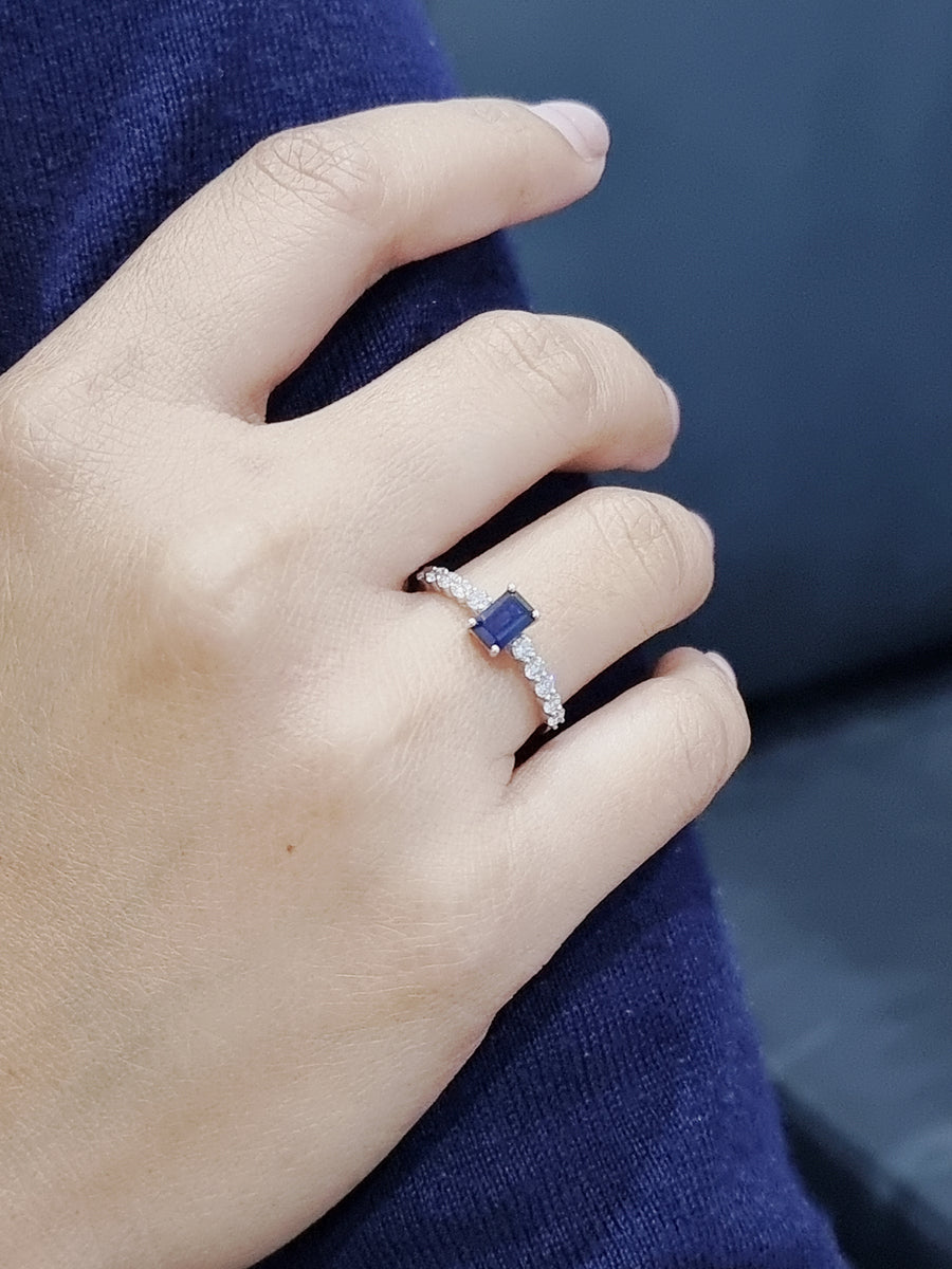 Sapphire And Diamond Ring In 18k White Gold.