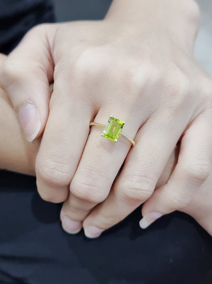 Solitaire Peridot Ring In 18k Yellow Gold.