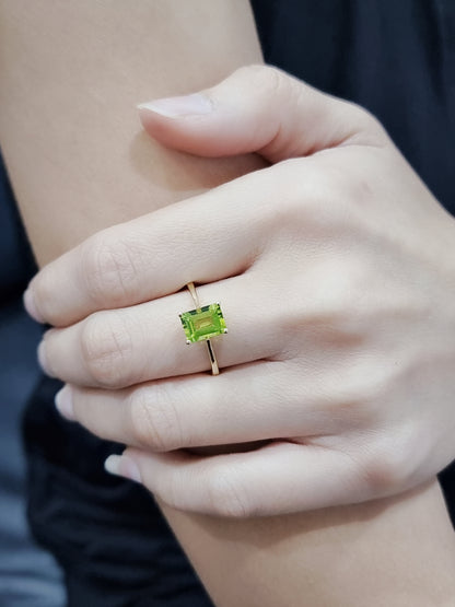 Solitaire Peridot Ring In 18k Yellow Gold.