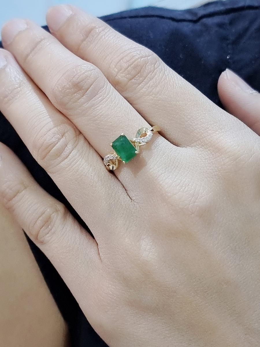 Emerald Shape Emerald And Diamond Ring In 18k Yellow Gold.