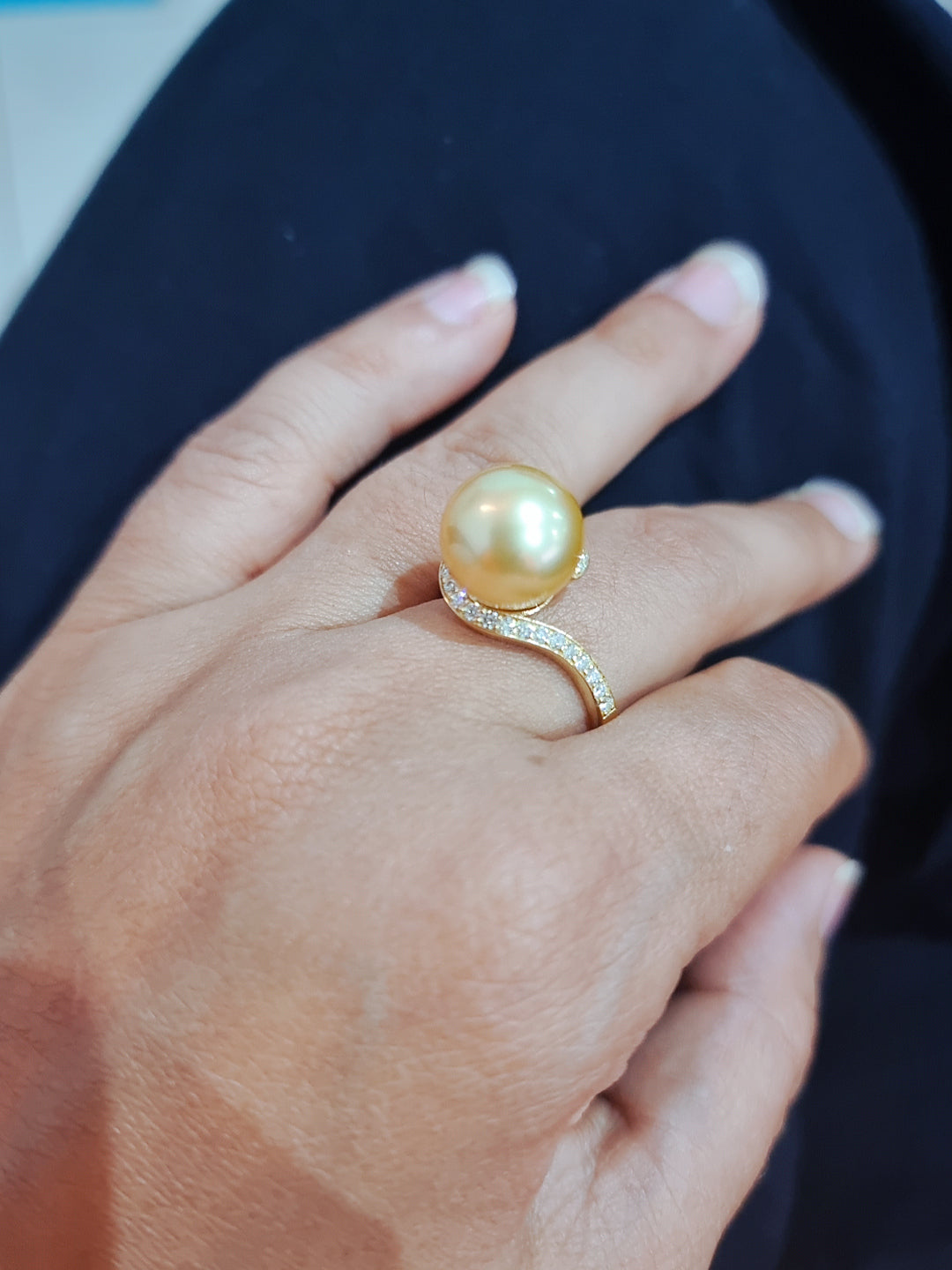 Pearl And Diamond Ring In 18k Yellow Gold.