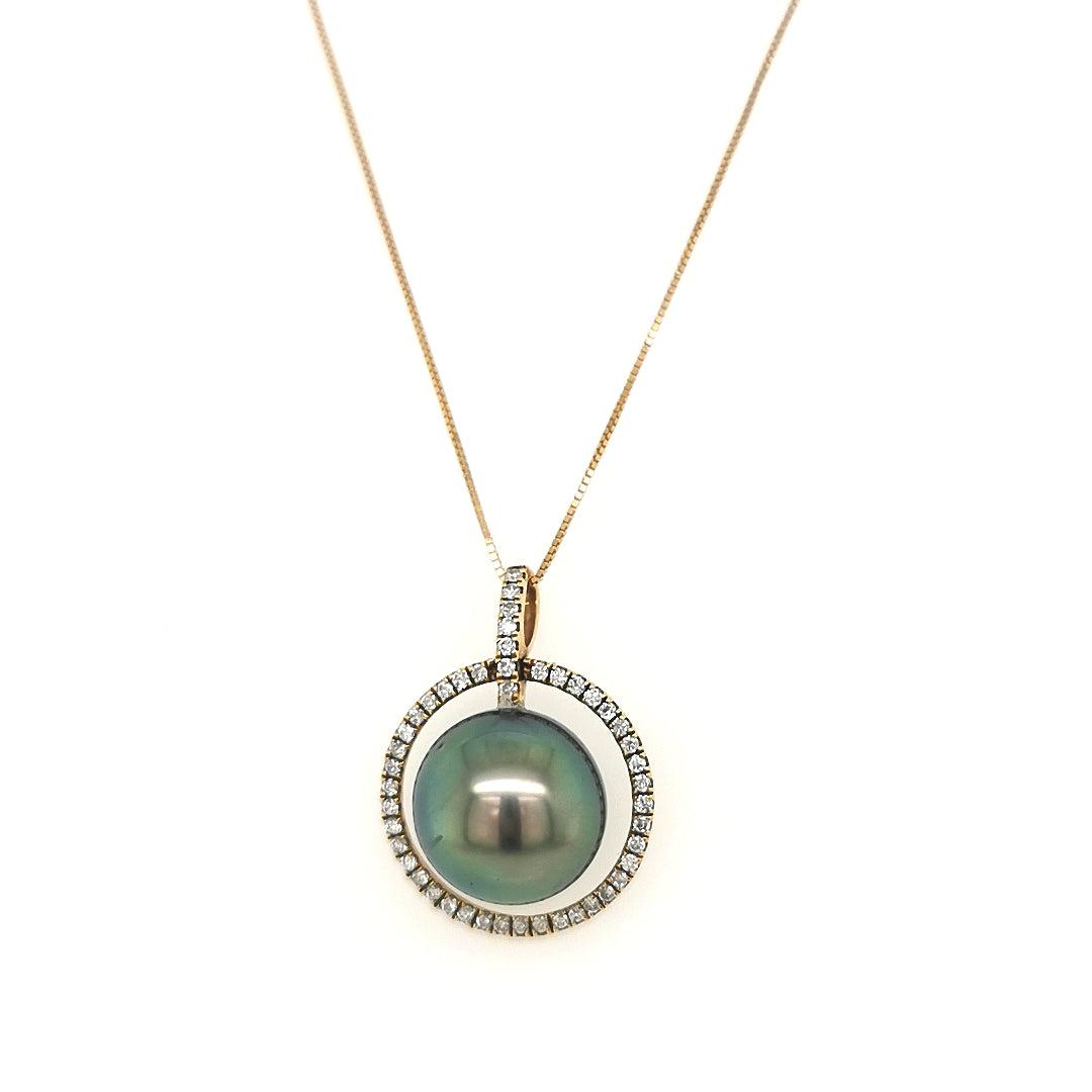 This Stunning Pendant Flaunts A Gleaming 10*11 MM Round Tahiti Pearl, Encircled With A Halo Of Round Cut Diamonds, Dangling Form A Diamond Studded Bail For Extra Dazzle. A Must Have Piece Of Jewellery That Will Instantly Upgrade Any Outfit. 